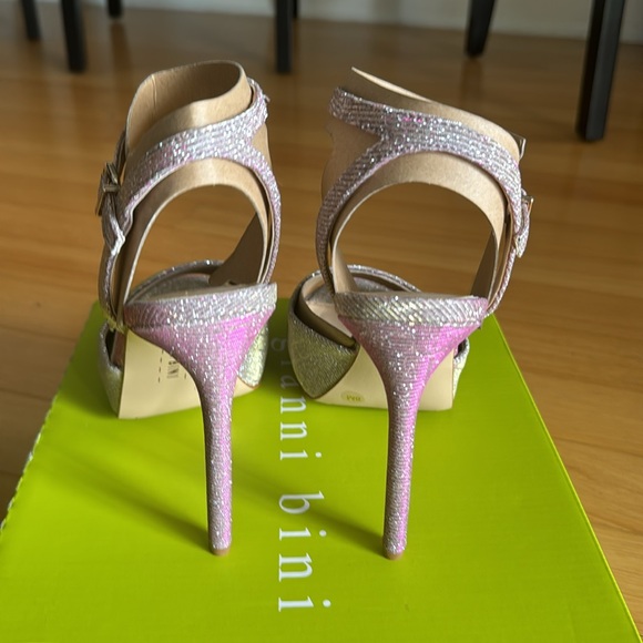 Gianni Bini NIB Camwren sweet pink sandals size 8 - Picture 3 of 7